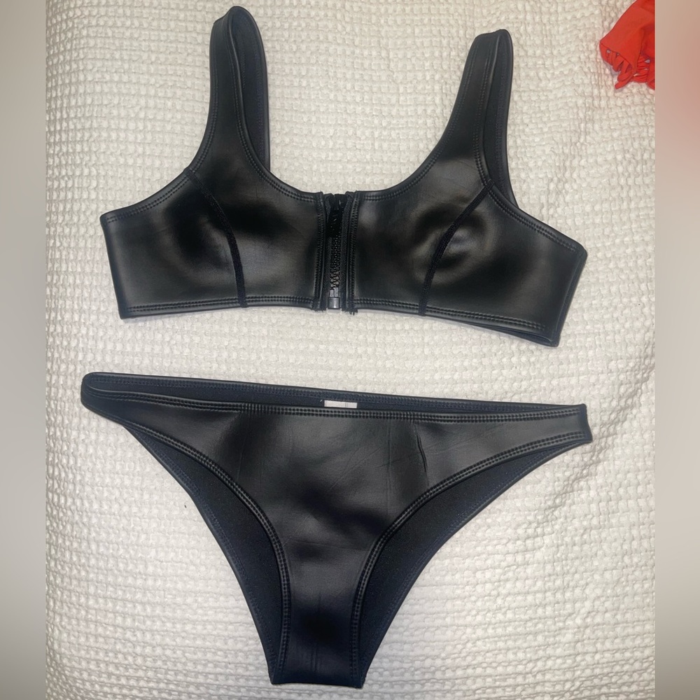 Hoaka swimwear Brand new never wore black bikini size M